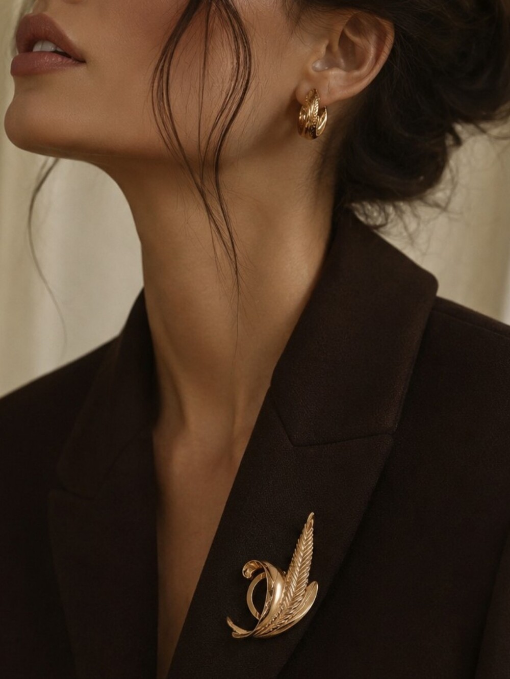 Vintage Gold Tone Feather Brooch – Elegant Statement Pin